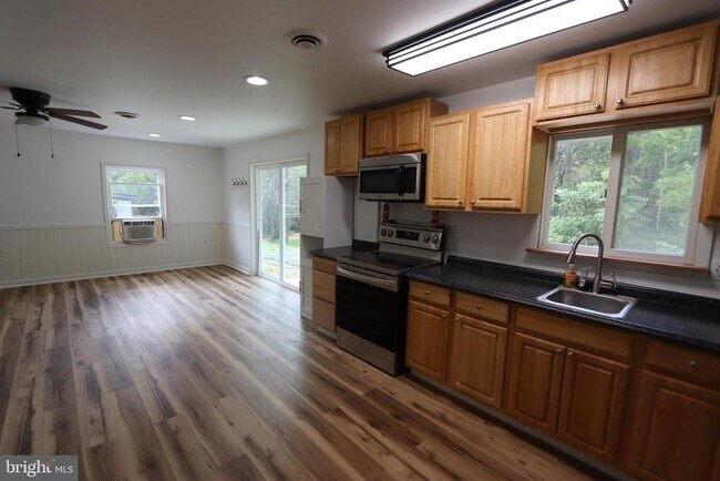 Foto del edificio - 9540 Greenfield Rd