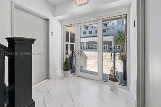 Building Photo - 403 SW 12th St