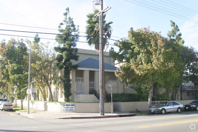 Foto del edificio - 6451 Kester Ave