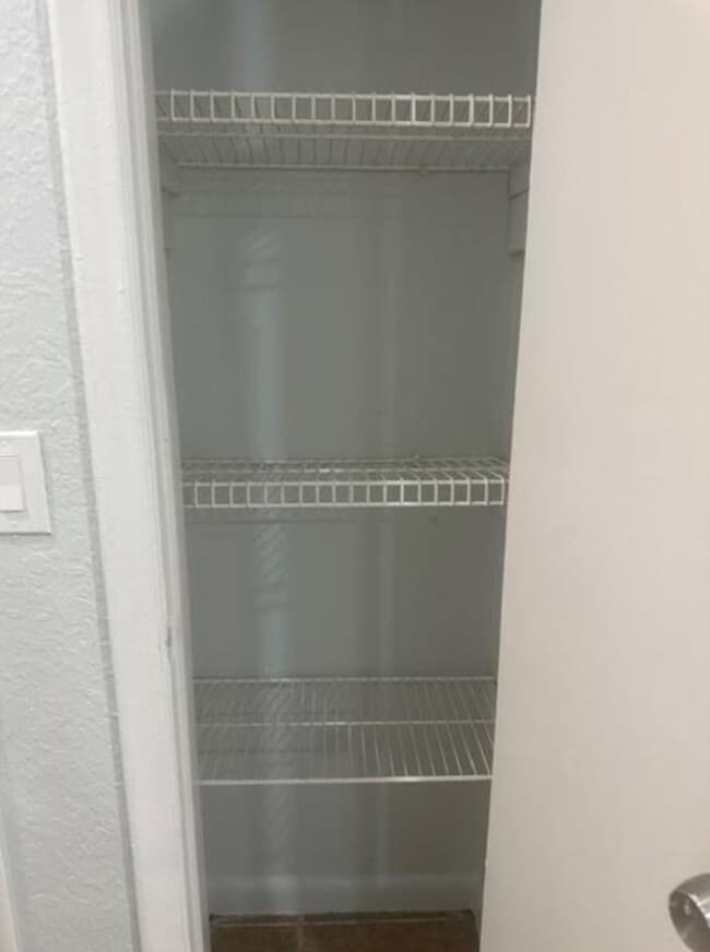 Building Photo - 332 SW 2nd Pl