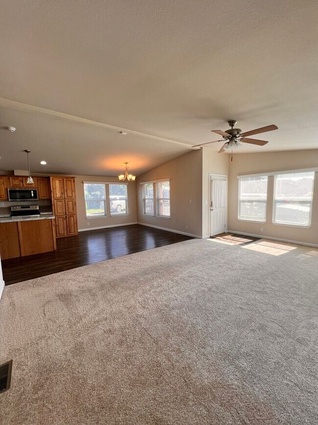 Building Photo - Mckinleyville 3 Bedroom, 2 bath Single Lev...