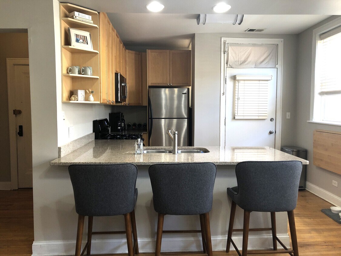 Foto principal - 2236 W Roscoe St