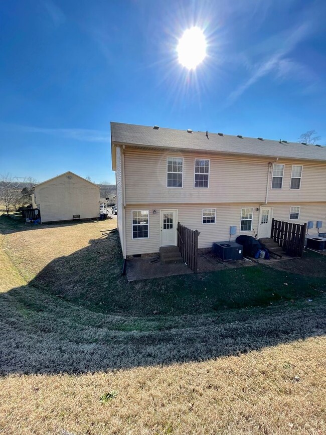 Building Photo - Renovated Columbia Townhome!!