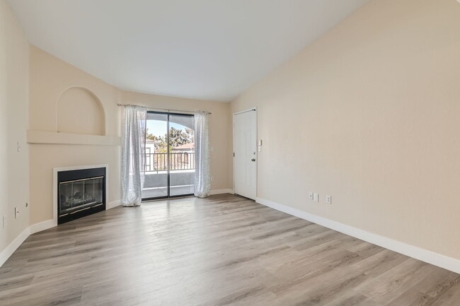 Building Photo - 950 Seven Hills Dr