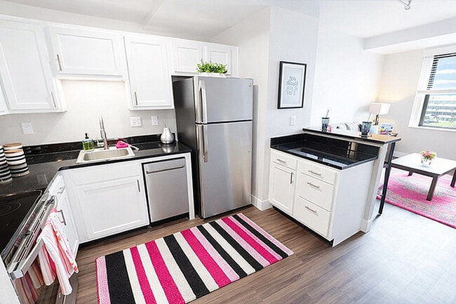 Building Photo - Flats on Fifth