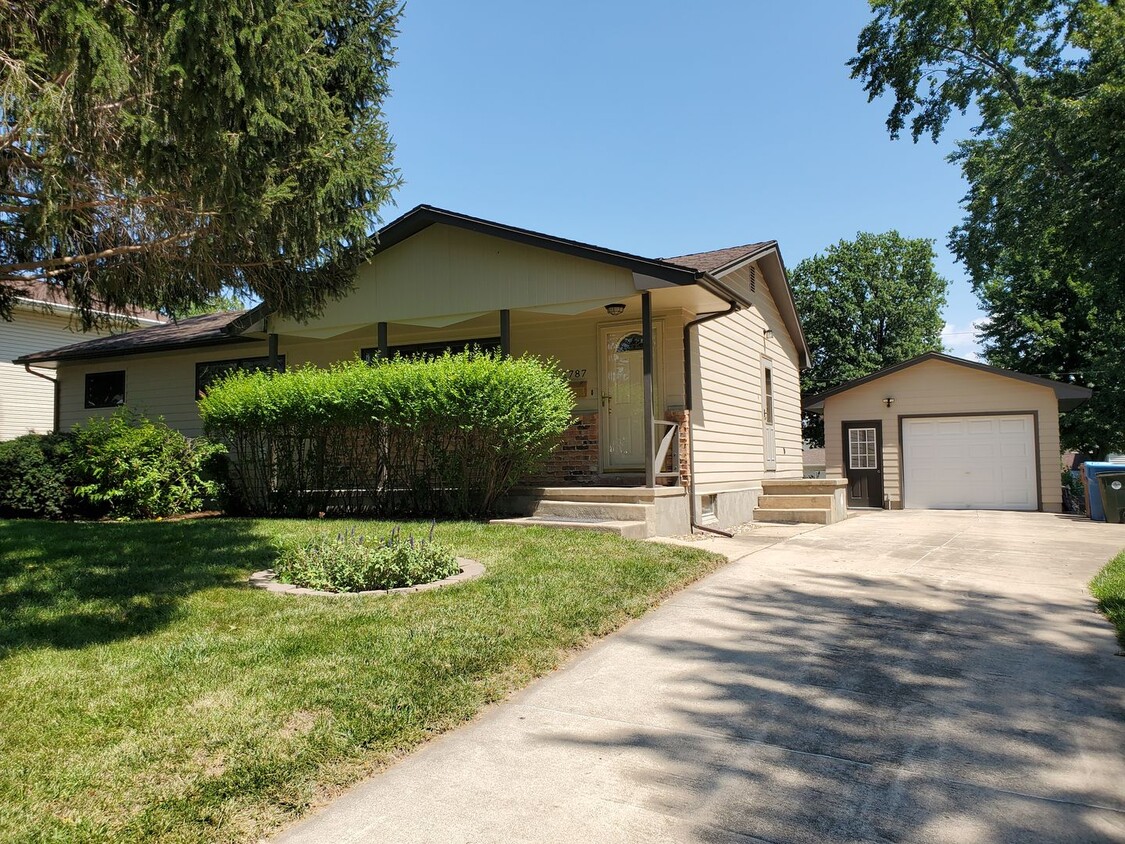 Foto principal - FOR RENT- Crestline Ave- Gorgeous Home in ...