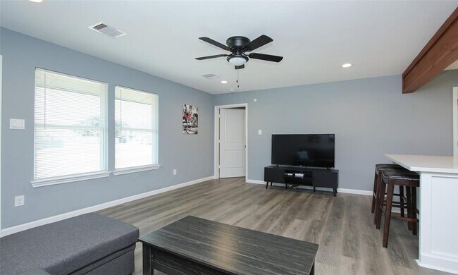 Building Photo - 8103 Marcy Dr
