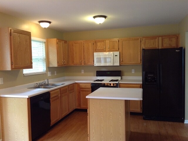 Building Photo - 658 Weeping Willow Lane