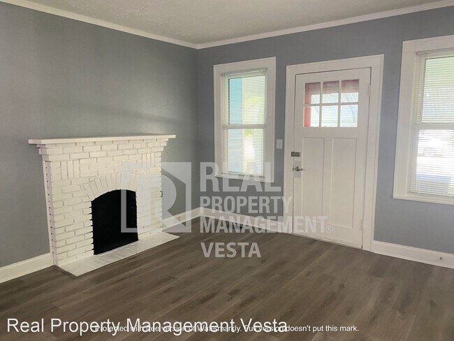 Building Photo - 3 br, 1.5 bath House - 1349 Hillyer Ave.