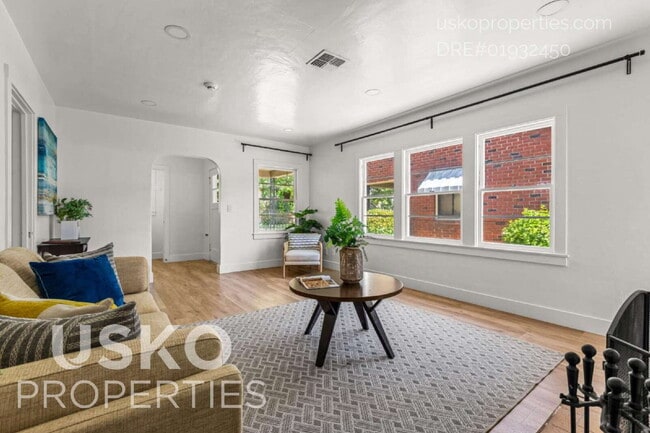 Building Photo - "Charming 4-Bed Retreat in the Heart of Sacramento - 1407 Sq Ft of Comfort!"