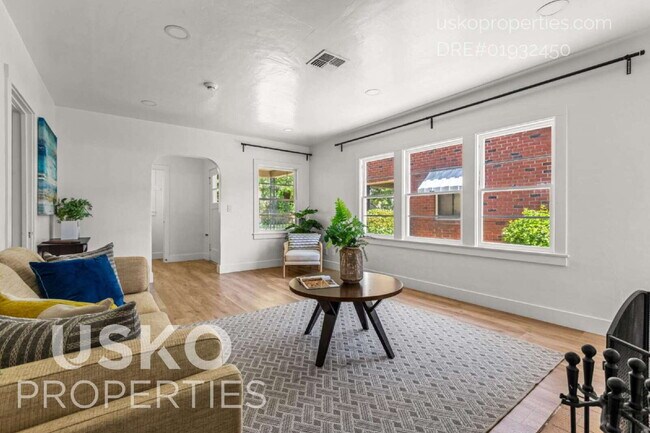 Foto del edificio - "Charming 4-Bed Retreat in the Heart of Sacramento - 1407 Sq Ft of Comfort!"