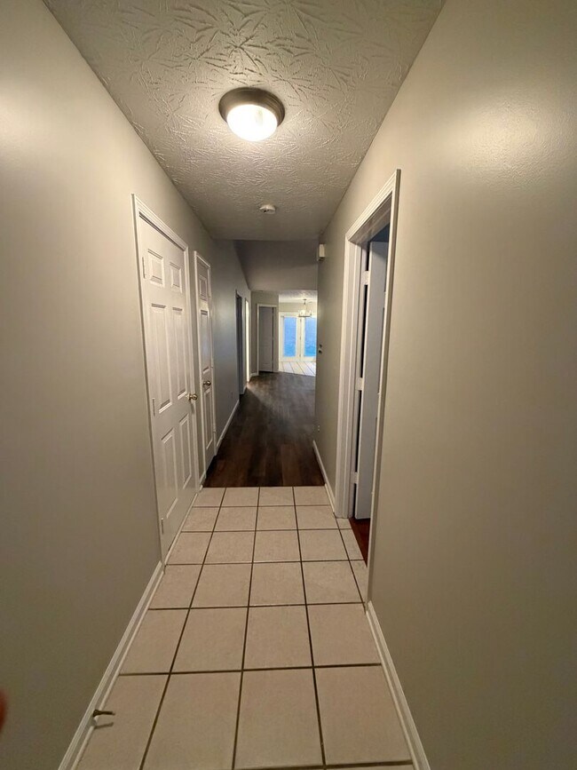 Foto del edificio - 3 Bedroom Available Now!