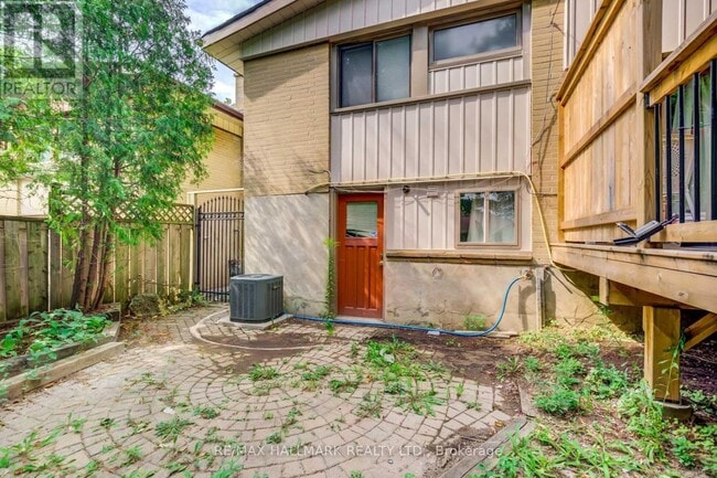 Building Photo - 901 Brimorton Dr