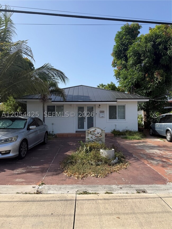 Building Photo - 1025 SW 12th St