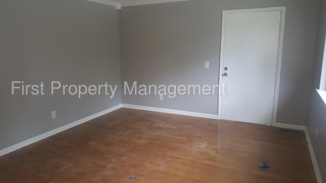 Building Photo - 7543 Leemont Dr