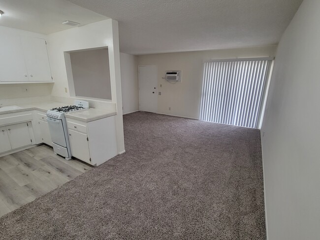 Building Photo - 10917 Blix St