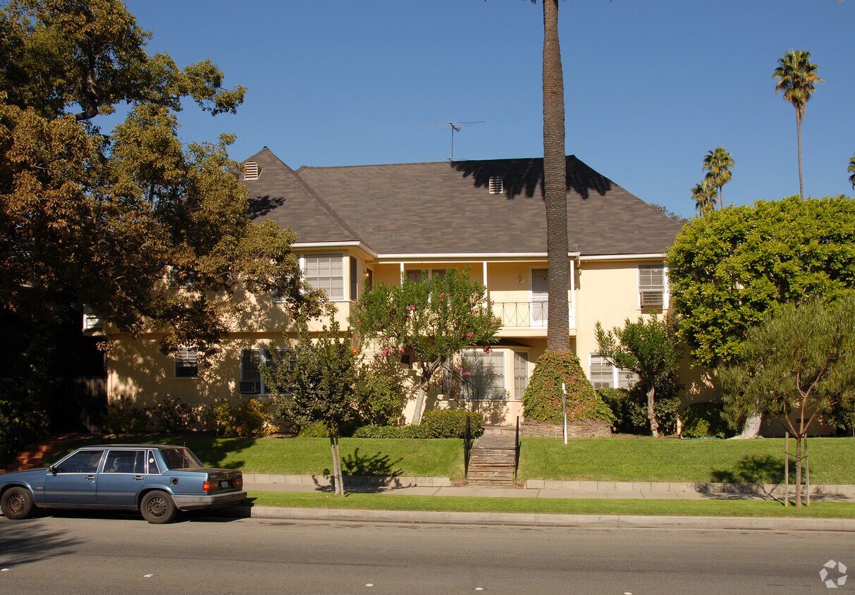 Primary Photo - 1744-1750 Huntington Dr