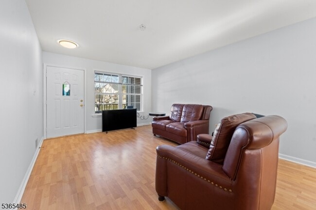 Building Photo - 904 Rhoads Dr