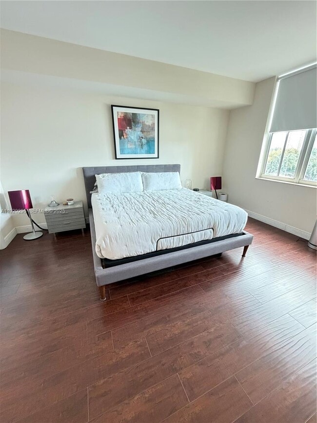 Foto del edificio - 3340 NE 190th St