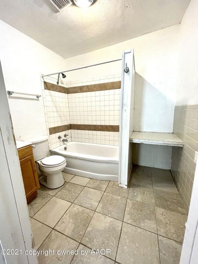 Building Photo - 2 bed/ 1 bath full stucco home with fenced...