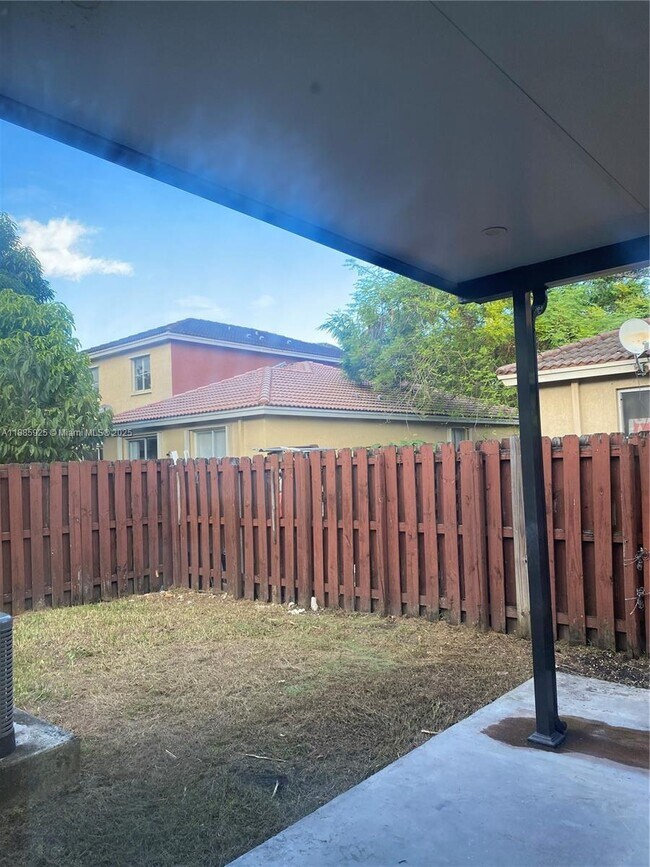 Building Photo - 65 SW 16th Ave