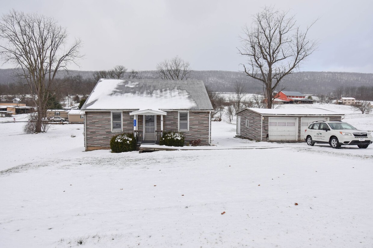 Primary Photo - Quaint Home in Mill Hall with 2 Car Garage!