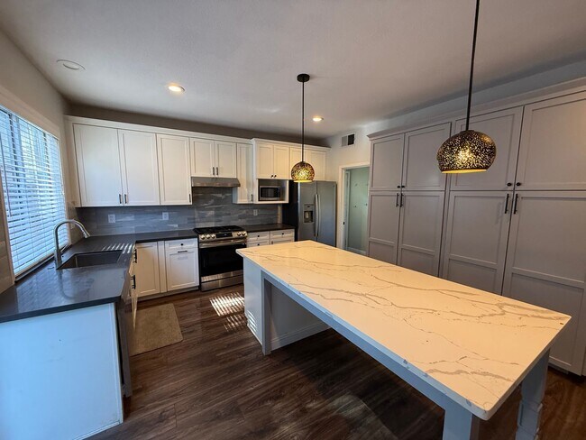 Foto del edificio - 9448 Cedarview Way