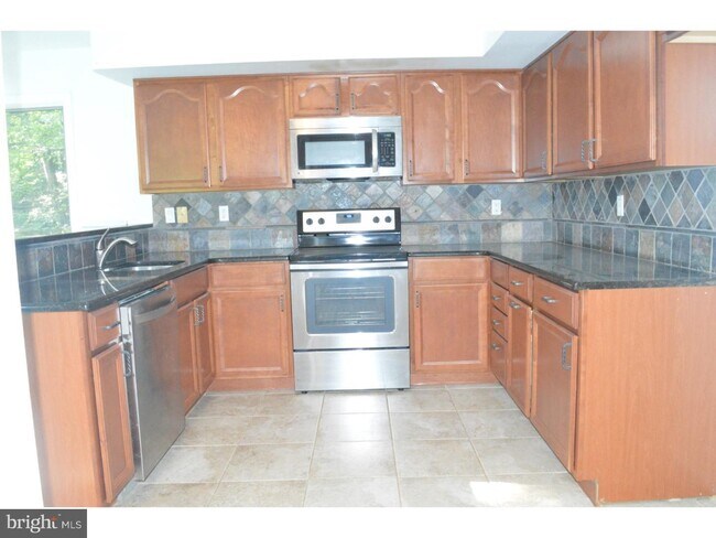 Building Photo - 1511 Tanglewood Dr