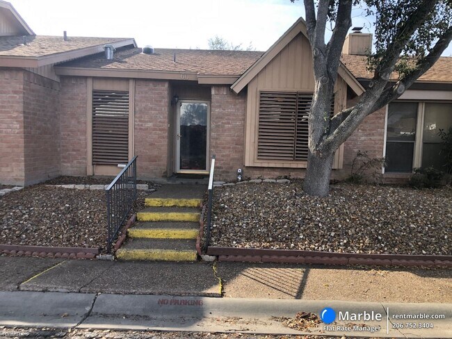 Foto del edificio - 2 br, 2 bath Townhome - 13656 Teague Ln Ap...