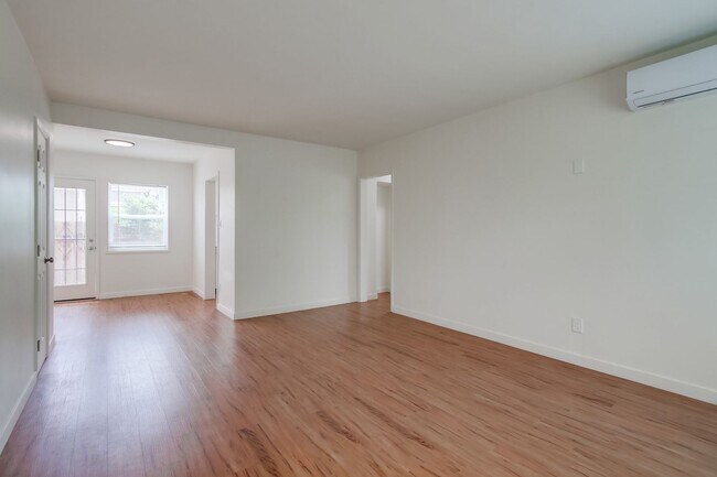 Foto del edificio - Updated 2-Bed Condo in Prime North Park