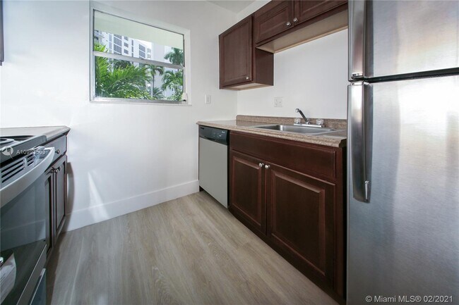 Foto del edificio - 512 Bayshore Dr