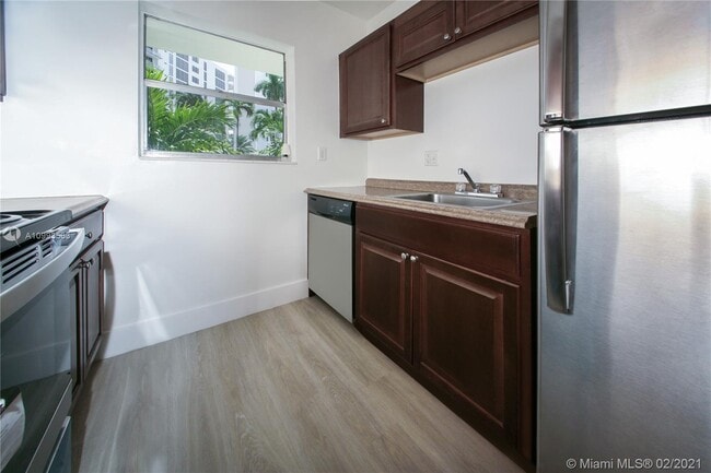 Building Photo - 512 Bayshore Dr
