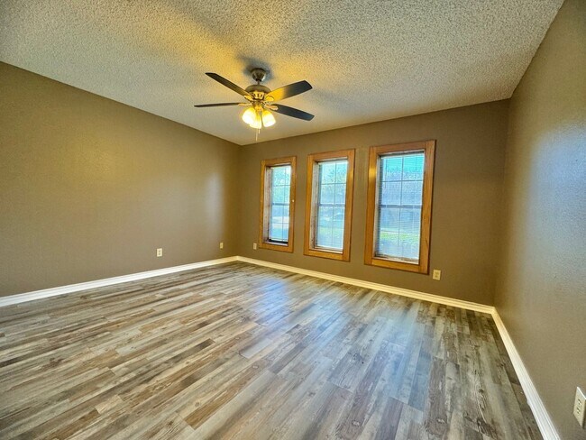 Building Photo - Duplex for rent!