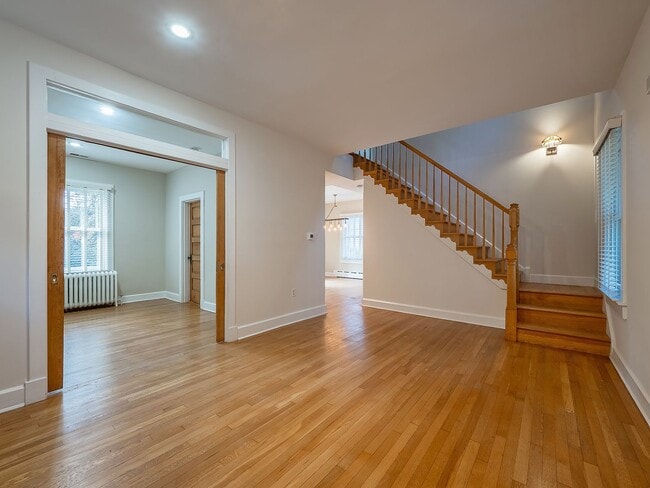 Foto del edificio - Charming, Renovated Bungalow in NW DC Tenley Area
