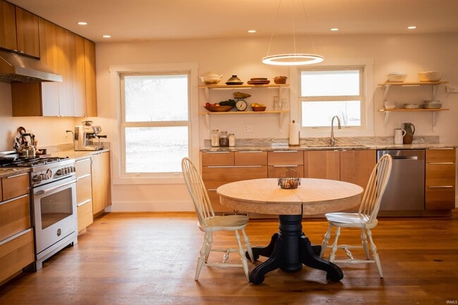 Foto del edificio - 5325 S Fairfax Rd