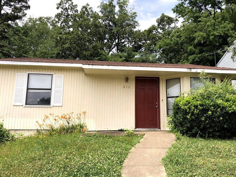 Primary Photo - 213 Rockyreef Cir