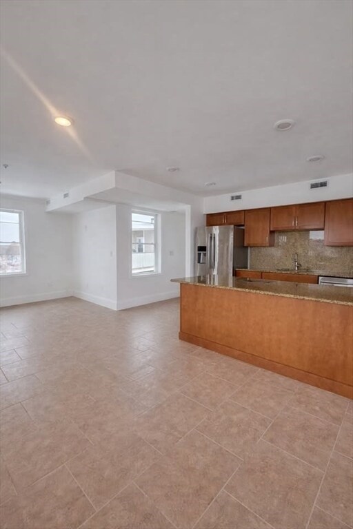 Building Photo - 373 Crescent Ave