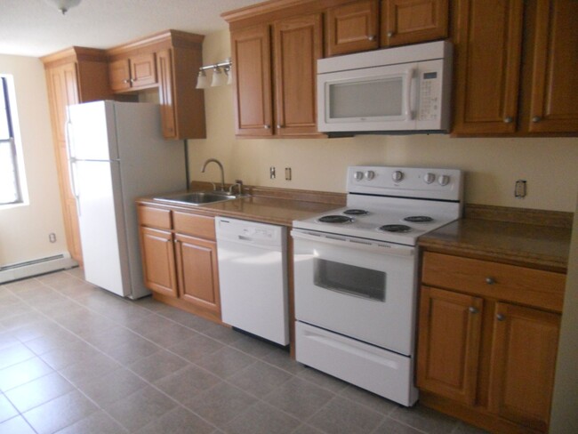 Building Photo - Plaistow Garden Condo Available December 2...