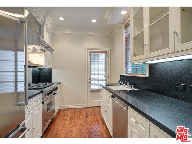Building Photo - 181 S Rodeo Dr