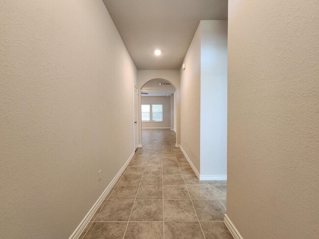 Building Photo - "Bright and Beautiful 3-Bedroom 2-Bath Hom...
