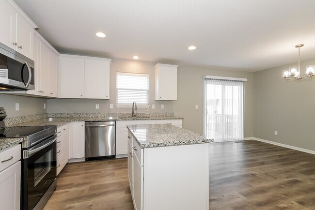 Building Photo - Fantastic 4bd/3ba home! Coming soon!