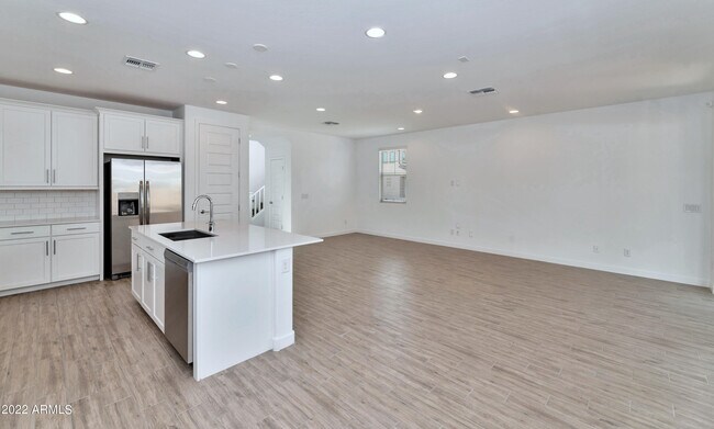 Building Photo - 9918 E Texas Ave