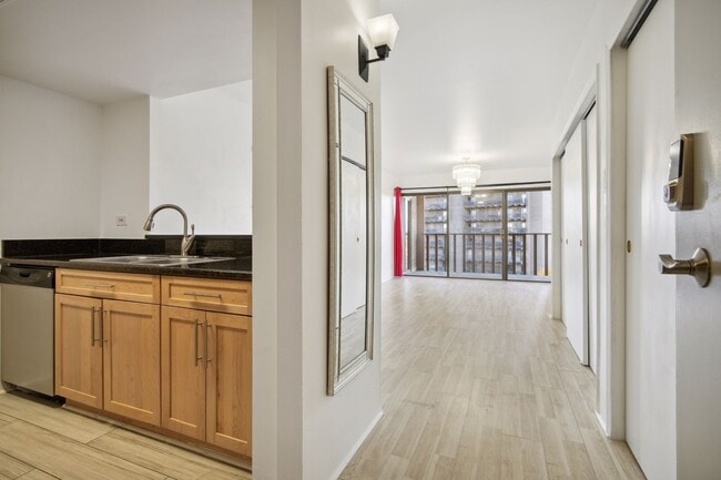 Building Photo - 400 S Lafayette St