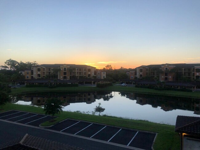 Building Photo - ** TREVISO BAY 2/2 BEAUTIFUL UNIT WITH GOL...