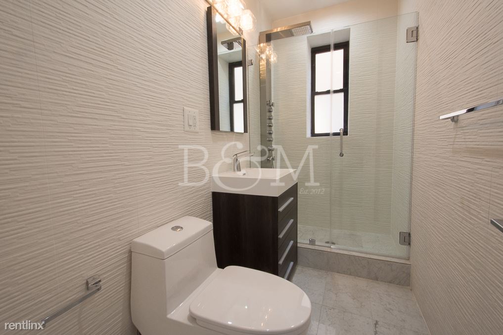 Building Photo - 328 Covert St