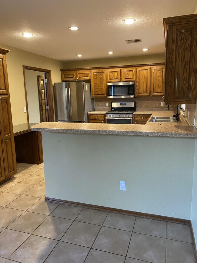 Building Photo - 636 SW 159th St