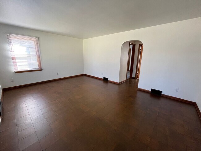 Building Photo - 3 Bedroom Homes available in Rockford