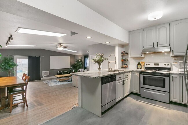 Foto del edificio - Charming 3 Bedroom, 2 Bathroom Home in Windsor!