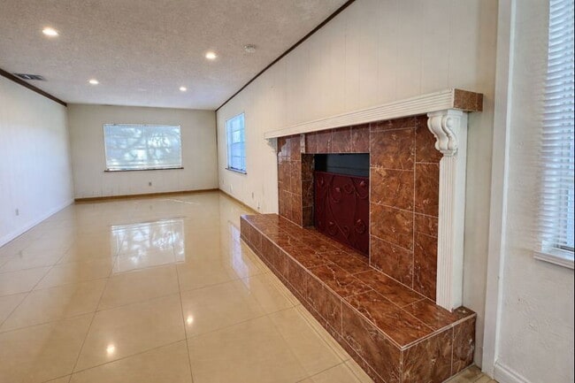 Foto del edificio - North 66th Avenue, Hollywood, FL 33024 - 3 BR 2 BA single-family home