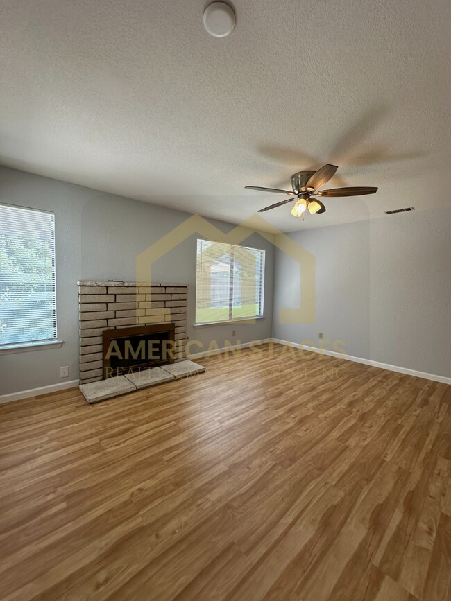 Foto del edificio - 515 Newport Dr